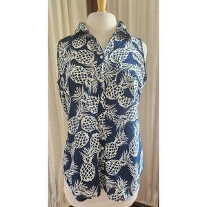 F19 St John's Bay Blue & white pineapple pattern button up sleeveless blouse